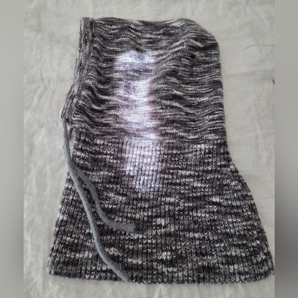 Free People Women's  Knitted Hood - Scarf / Balaclava. Gray / Black And White - Picture 2 of 7